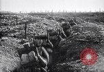 Image soldats français occupent des tranchées Bois Carre France, 1916, de la seconde 57 séquences d'archives historiques vidéo 65675027335