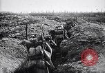 Image soldats français occupent des tranchées Bois Carre France, 1916, de la seconde 58 séquences d'archives historiques vidéo 65675027335