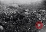 Image soldats français occupent des tranchées Bois Carre France, 1916, de la seconde 62 séquences d'archives historiques vidéo 65675027335