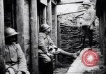 Immagine di Soldati francesi rilassante Francia, 1916, secondo 24 filmato di repertorio 65675027336