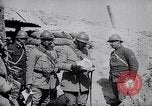 Immagine di Soldati francesi rilassante Francia, 1916, secondo 46 filmato di repertorio 65675027336
