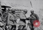 Immagine di Soldati francesi rilassante Francia, 1916, secondo 47 filmato di repertorio 65675027336
