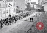 Immagine di Truppe tedesche ritirare Aumetz Francia, 1918, secondo 50 filmato di repertorio 65675027348