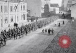 Immagine di Truppe tedesche ritirare Aumetz Francia, 1918, secondo 51 filmato di repertorio 65675027348