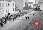 Immagine di Truppe tedesche ritirare Aumetz Francia, 1918, secondo 53 filmato di repertorio 65675027348