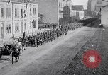 Immagine di Truppe tedesche ritirare Aumetz Francia, 1918, secondo 51 filmato di repertorio 65675027349