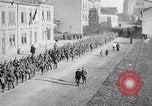 Immagine di I soldati tedeschi ritirare dopo armistizio prima guerra mondiale Aumetz Francia, 1918, secondo 17 filmato di repertorio 65675027351
