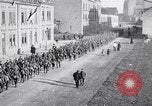 Immagine di I soldati tedeschi ritirare dopo armistizio prima guerra mondiale Aumetz Francia, 1918, secondo 18 filmato di repertorio 65675027351