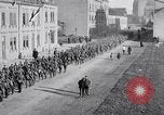 Immagine di I soldati tedeschi ritirare dopo armistizio prima guerra mondiale Aumetz Francia, 1918, secondo 19 filmato di repertorio 65675027351