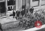 Immagine di I soldati tedeschi ritirare dopo armistizio prima guerra mondiale Aumetz Francia, 1918, secondo 22 filmato di repertorio 65675027351