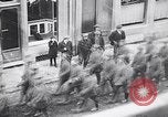 Immagine di I soldati tedeschi ritirare dopo armistizio prima guerra mondiale Aumetz Francia, 1918, secondo 26 filmato di repertorio 65675027351
