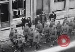 Immagine di I soldati tedeschi ritirare dopo armistizio prima guerra mondiale Aumetz Francia, 1918, secondo 27 filmato di repertorio 65675027351