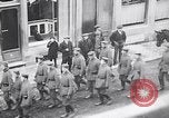 Immagine di I soldati tedeschi ritirare dopo armistizio prima guerra mondiale Aumetz Francia, 1918, secondo 30 filmato di repertorio 65675027351