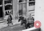 Standbild deutsche Soldaten Aumetz Frankreich, 1918, aus Sekunde 58 historischem Filmmaterial Videoclip 65675027352