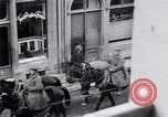 Standbild deutsche Soldaten Aumetz Frankreich, 1918, aus Sekunde 60 historischem Filmmaterial Videoclip 65675027352