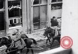 Standbild deutsche Soldaten Aumetz Frankreich, 1918, aus Sekunde 62 historischem Filmmaterial Videoclip 65675027352