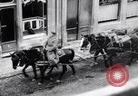 Standbild deutsche Soldaten fahren Aumetz Frankreich, 1918, aus Sekunde 58 historischem Filmmaterial Videoclip 65675027353