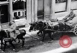 Standbild deutsche Soldaten fahren Aumetz Frankreich, 1918, aus Sekunde 59 historischem Filmmaterial Videoclip 65675027353