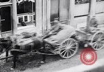 Standbild deutsche Soldaten fahren Aumetz Frankreich, 1918, aus Sekunde 61 historischem Filmmaterial Videoclip 65675027353