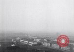 Standbild deutsche Truppen verlassen Aumetz Luxemburg, 1918, aus Sekunde 11 historischem Filmmaterial Videoclip 65675027359