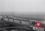 Standbild deutsche Truppen verlassen Aumetz Luxemburg, 1918, aus Sekunde 22 historischem Filmmaterial Videoclip 65675027359