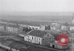 Standbild deutsche Truppen verlassen Aumetz Luxemburg, 1918, aus Sekunde 32 historischem Filmmaterial Videoclip 65675027359
