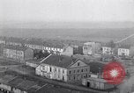 Standbild deutsche Truppen verlassen Aumetz Luxemburg, 1918, aus Sekunde 33 historischem Filmmaterial Videoclip 65675027359