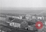 Standbild deutsche Truppen verlassen Aumetz Luxemburg, 1918, aus Sekunde 34 historischem Filmmaterial Videoclip 65675027359