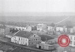 Standbild deutsche Truppen verlassen Aumetz Luxemburg, 1918, aus Sekunde 35 historischem Filmmaterial Videoclip 65675027359