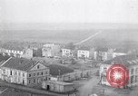 Standbild deutsche Truppen verlassen Aumetz Luxemburg, 1918, aus Sekunde 38 historischem Filmmaterial Videoclip 65675027359