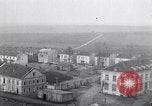 Standbild deutsche Truppen verlassen Aumetz Luxemburg, 1918, aus Sekunde 39 historischem Filmmaterial Videoclip 65675027359