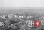 Standbild deutsche Truppen verlassen Aumetz Luxemburg, 1918, aus Sekunde 40 historischem Filmmaterial Videoclip 65675027359