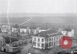 Standbild deutsche Truppen verlassen Aumetz Luxemburg, 1918, aus Sekunde 43 historischem Filmmaterial Videoclip 65675027359