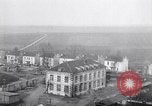 Standbild deutsche Truppen verlassen Aumetz Luxemburg, 1918, aus Sekunde 45 historischem Filmmaterial Videoclip 65675027359