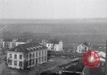 Standbild deutsche Truppen verlassen Aumetz Luxemburg, 1918, aus Sekunde 48 historischem Filmmaterial Videoclip 65675027359