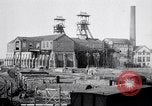 Standbild deutsche Truppen verlassen Aumetz Luxemburg, 1918, aus Sekunde 53 historischem Filmmaterial Videoclip 65675027359
