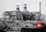 Standbild deutsche Truppen verlassen Aumetz Luxemburg, 1918, aus Sekunde 58 historischem Filmmaterial Videoclip 65675027359
