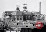 Standbild deutsche Truppen verlassen Aumetz Luxemburg, 1918, aus Sekunde 59 historischem Filmmaterial Videoclip 65675027359