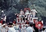 Standbild Liberty Bell Float Washington DC USA, 1976, aus Sekunde 3 historischem Filmmaterial Videoclip 65675027394