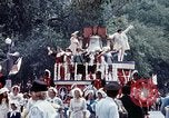 Standbild Liberty Bell Float Washington DC USA, 1976, aus Sekunde 5 historischem Filmmaterial Videoclip 65675027394