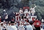 Standbild Liberty Bell Float Washington DC USA, 1976, aus Sekunde 6 historischem Filmmaterial Videoclip 65675027394