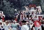 Standbild Liberty Bell Float Washington DC USA, 1976, aus Sekunde 12 historischem Filmmaterial Videoclip 65675027394