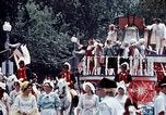 Standbild Liberty Bell Float Washington DC USA, 1976, aus Sekunde 14 historischem Filmmaterial Videoclip 65675027394