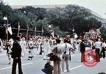Standbild Liberty Bell Float Washington DC USA, 1976, aus Sekunde 32 historischem Filmmaterial Videoclip 65675027394