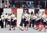 Standbild Jugend in Schärpen Washington DC USA, 1976, aus Sekunde 12 historischem Filmmaterial Videoclip 65675027403