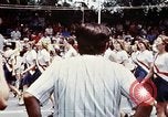 Standbild Jugend in Schärpen Washington DC USA, 1976, aus Sekunde 27 historischem Filmmaterial Videoclip 65675027403