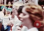 Standbild Jugend in Schärpen Washington DC USA, 1976, aus Sekunde 33 historischem Filmmaterial Videoclip 65675027403