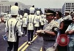 Standbild Bicentennial Parade Washington DC USA, 1976, aus Sekunde 10 historischem Filmmaterial Videoclip 65675027428