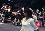 Standbild Bicentennial Parade Washington DC USA, 1976, aus Sekunde 27 historischem Filmmaterial Videoclip 65675027428