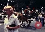 Standbild Bicentennial Parade Washington DC USA, 1976, aus Sekunde 28 historischem Filmmaterial Videoclip 65675027428
